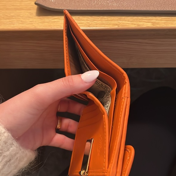 Orange wallet *BOUGHT IN ITALY* - Picture 4 of 6